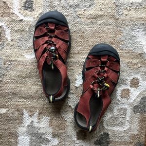 Never Worn Women’s Keen Sandals